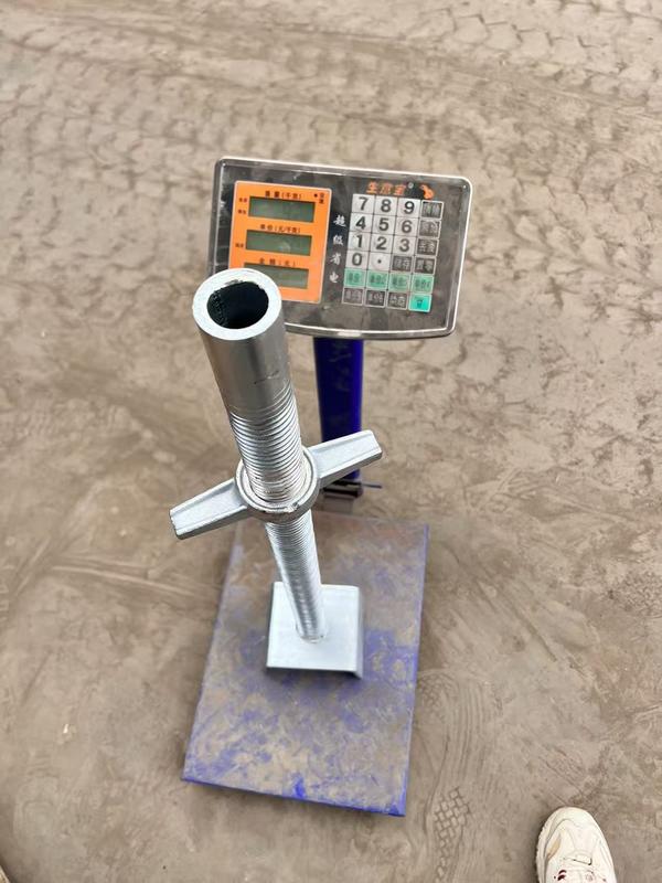 Регулируемый полый винтовой домкрат из стали для тяжелых условий эксплуатации для строительных лесов и строительства